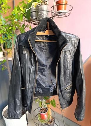 Кожаная курточка guess l