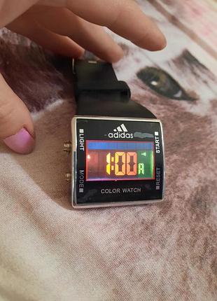 Електронний годинник adidas з підсвіткою