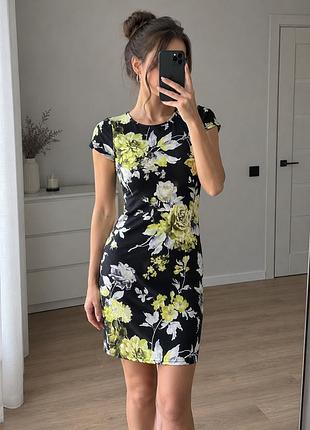 Boohoo жіноча чорна сукня у квітковий принт, літнє плаття з квітами, розмір m/l