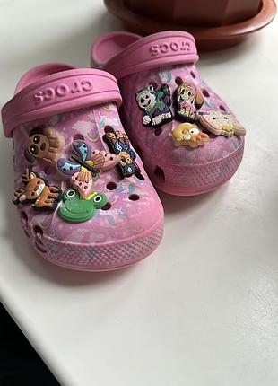Шльопанці для дівчаток crocs рожеві 5