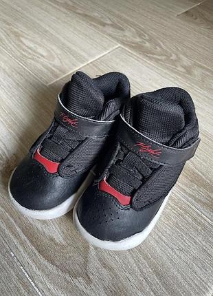 Дитячі кросівки nike jordan чорні, розмір 23.5, довжина устілки 14 см