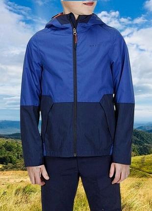 Дитяча водонепроникна куртка-вітровка quechua mh500 від бренду decathlon.