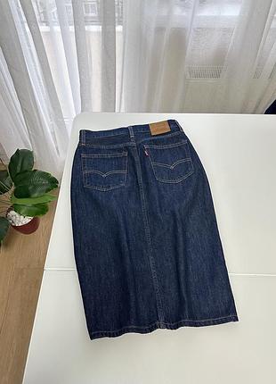 Темно-синя джинсова спідниця міді levi’s 26 розміру s