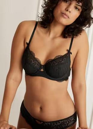 Бюстгальтер на косточках мягкая чашка  marks spencer