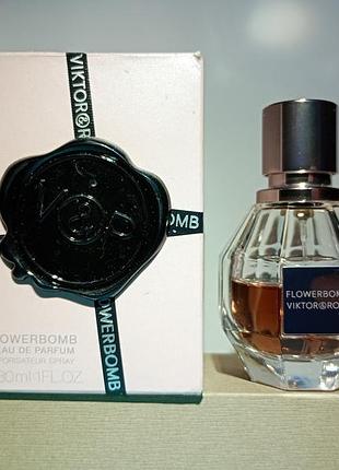 Парфюмированная вода viktor &amp; rolf — flowerbomb (eau de parfum, 30 мл) с оригинальной коробкой. батч-код (код партии): 22u2001  
франция (made in