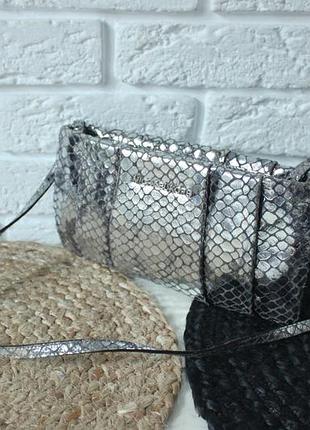 Серебристая сумка клатч michael kors. оригинал. код. натуральная кожа