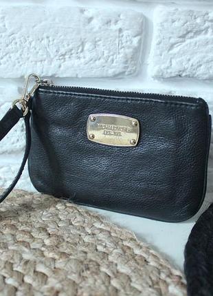 Кожаная сумочка-клатч на руку (wristlet) от бренда michael kors. оригинал. код.