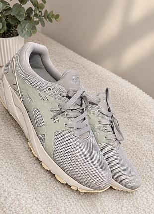 Кросівки чоловічі asics бежеві 42 розмір