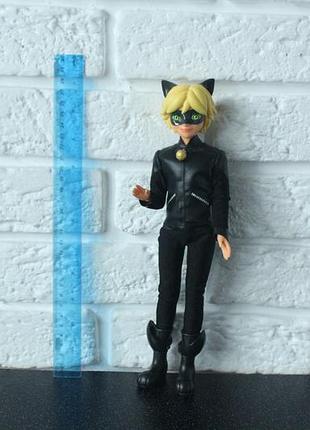 Miraculous ladybug and cat noir. шарнірна лялька суперкіт.