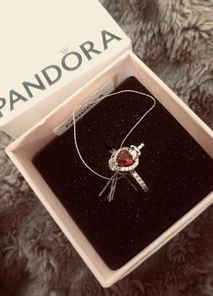 Кільце для жінок pandora срібне з червоним каменем у формі серця