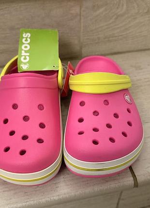 Шльопанці для дітей crocs j2 рожеві з жовтим