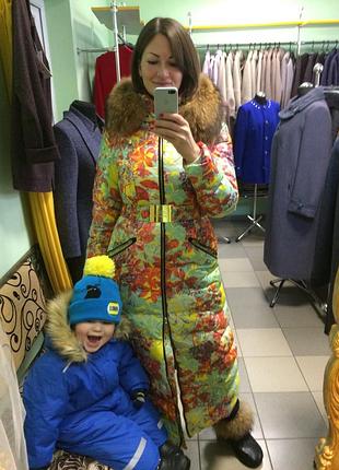 Жіноче зимове пальто з квітковим принтом та натуральним хутром