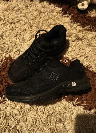 Кросівки чоловічі columbia waterproof чорні, розмір 38 (37)