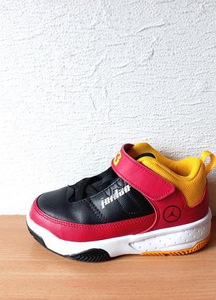 Чудові високі кросівки хайтопи jordan max aura  28 р. устілка 18,3 см.