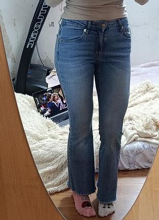 Джинси кльош / прямі джинси pull&bear з необробленим низом (розмір eur 32 / xxs-xs)