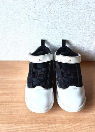 Класні високі кросівки хайтопи jordan 27 р. устілка 17,3 см.