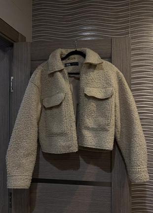 Жіноча куртка zara  тедді бежева