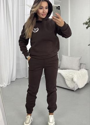 Женский брючный прогулочный костюм