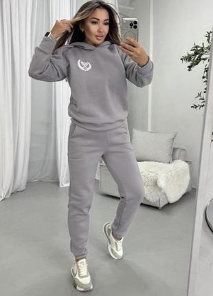 Женский брючный прогулочный костюм