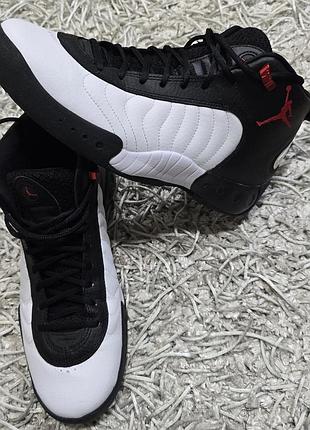 Шикарнит мужскую обувь nike jordan jumpman pro