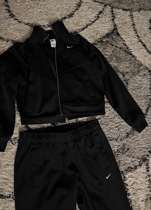 Жіночий спортивний костюм nike чорний