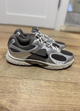 Кросівки nike сірі нові