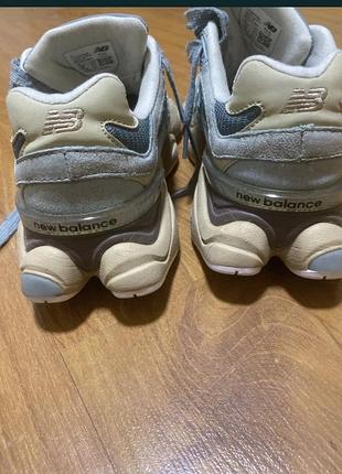 Жіночі кросівки new balance 9060 сірі з бежевим