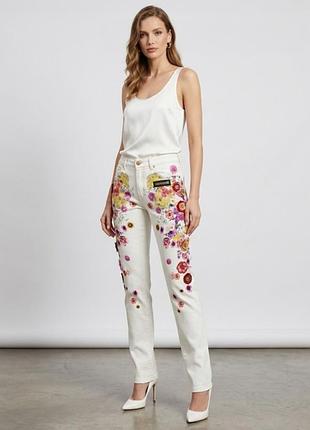 Ексклюзивні білі джинси just cavalli (roberto cavalli, made in italy) з квітковим принтом та 3d вишивкою, розмір 27 / 41 (s/m)