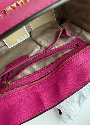Michael kors medium top zip satchel у кольорі raspberry 6