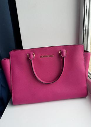 Michael kors medium top zip satchel у кольорі raspberry