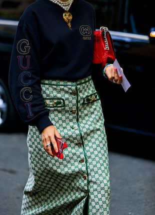 Жовтень горить: светр  gucci