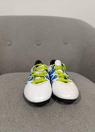 Бутси adidas для футболу білі з синіми смужками та салатовими шнурками