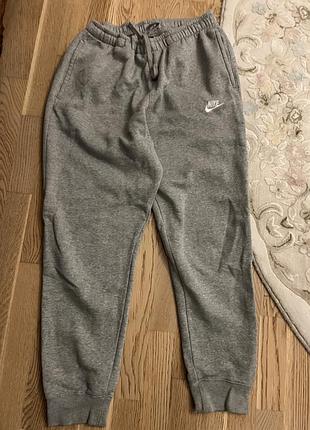 Сірі спортивні штани nike (club fleece) — розмір l / оригінал