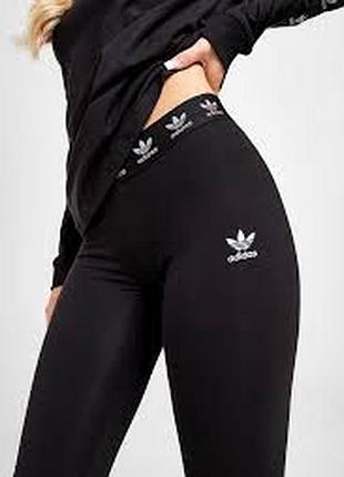 Чорні легінси adidas з еластичним поясом у логотипах та фірмовим трилисником. розмір вказано 8.