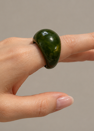 Масивна оливкова каблучка зі смоли, трендове велике кільце statement ring
