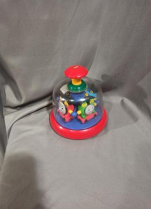 Развивающая игрушка юла дзига tolo toys поезд / карусель с паровозиками томас