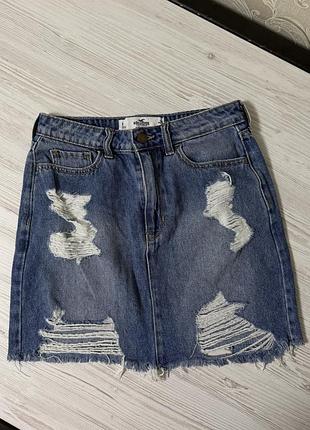 Джинсова жіноча мініспідниця hollister з ефектом рваності (розмір 3 / w26)