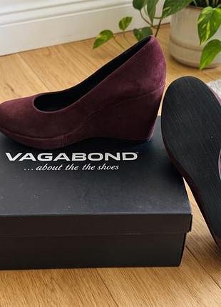 Замшеві жіночі бордові туфлі шведської фірми vagabond разм. 40 на танкетці