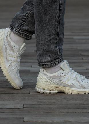 Женские кроссовки new balance 1906d white beige