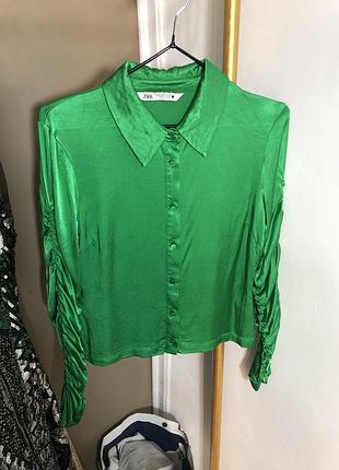 Блуза вкорочена атлас сатин зелена zara