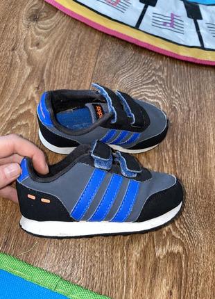 Кроссовки adidas 23