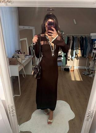 Стильное платье поло шокодного цвета