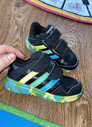 Кроссовки adidas 23