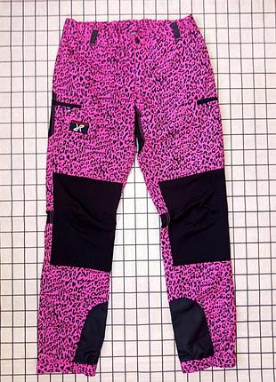 Трекінгові штани revolutionrace rvrc nordwand pants знизу регулюються липучками.