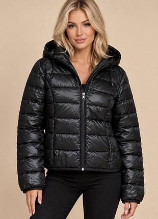 Чорна демі куртка zara