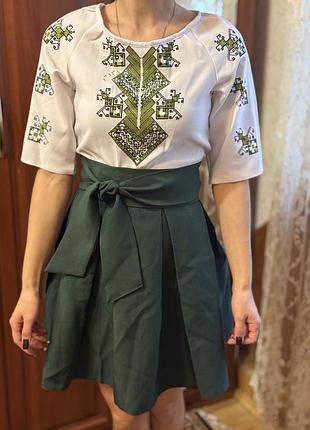 Вишиванка жіноча біла із зеленою вишивкою