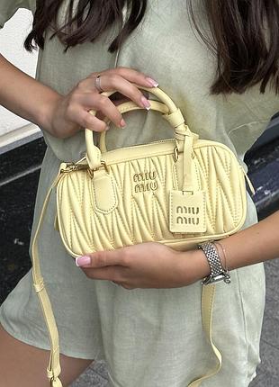 Сумка миу-миу arcadie matelassé nappa miu leather bag yellow