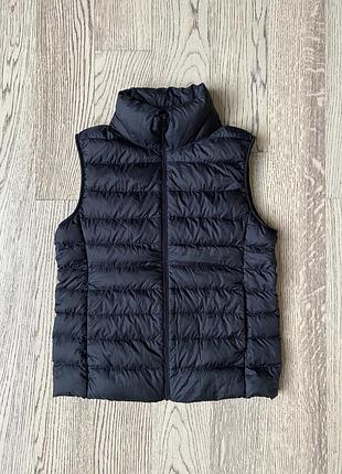 Пухова жилетка безрукавка uniqlo