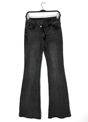 Джинсы клеш с асимметричной застежкой shein tall