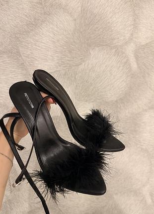Туфлі жіночі prettylittlething чорні з хутром